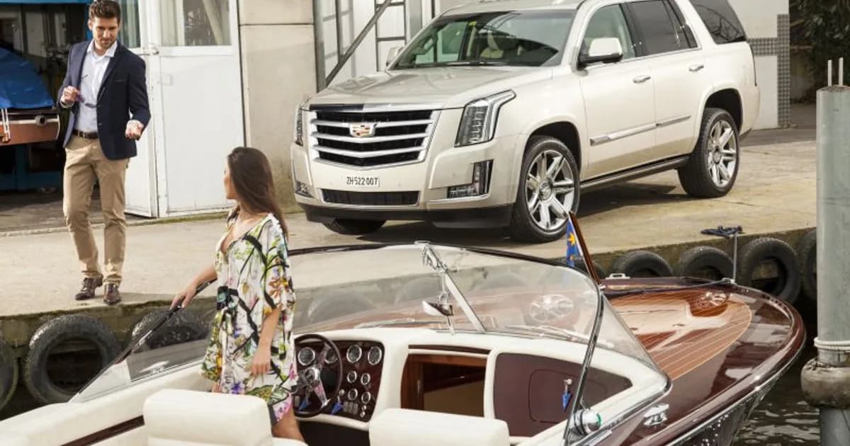 Cadillac Escalade IV (2014–2020)
