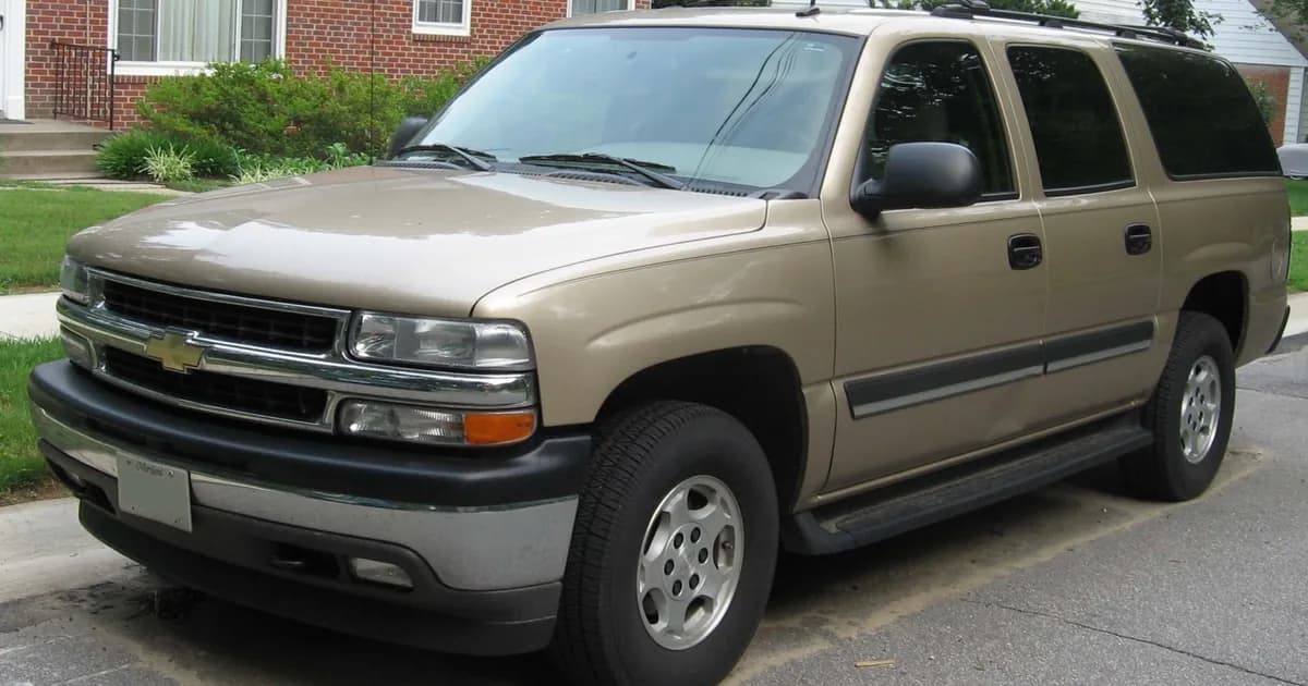 Chevrolet Suburban (GMT800) (2000–2006)