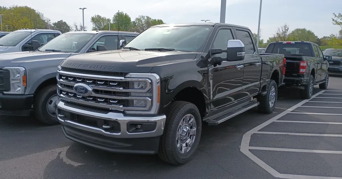 Ford F-350 Super Duty V Crew Cab Short box (2023–Présent)
