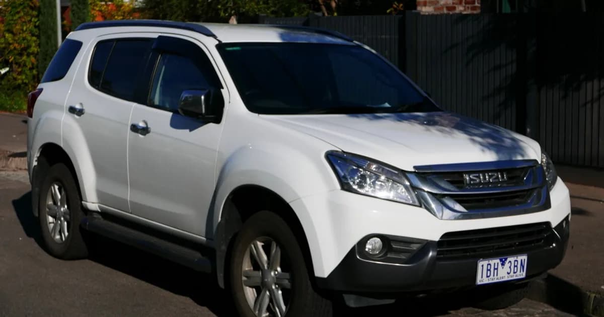Isuzu MU-X (RF10) (2013–2017)