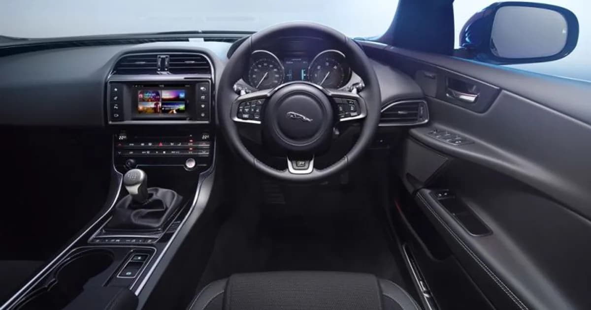 Jaguar XE (X760) (2015–2018)