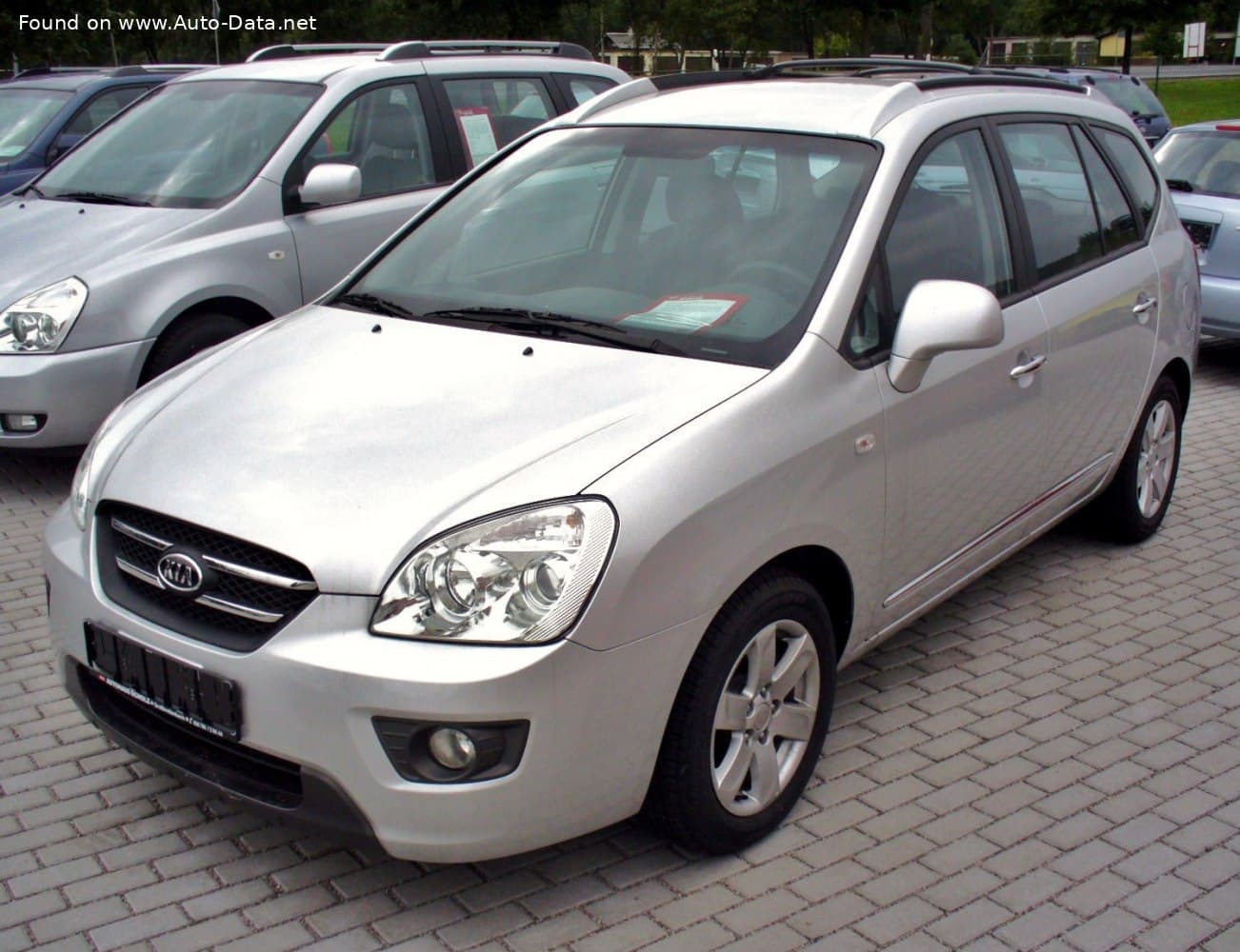 Kia Carens II (2006–2010)