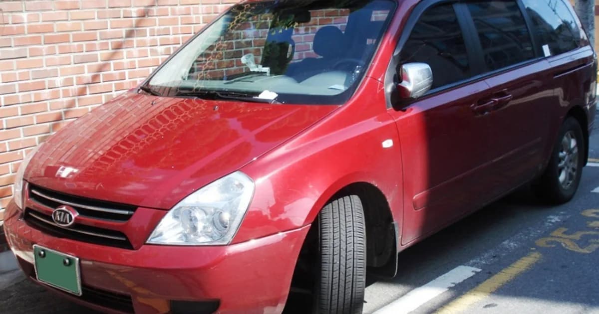 Kia Grand Carnival II (2006–2010)