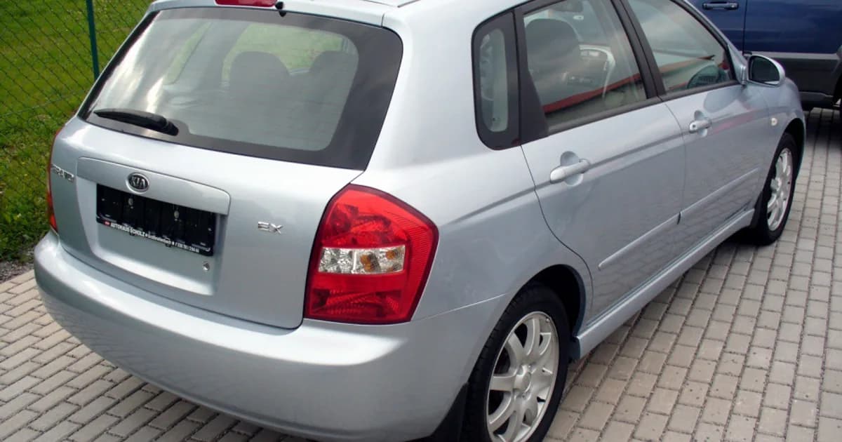 Kia Cerato I Hatchback (2004–2006)
