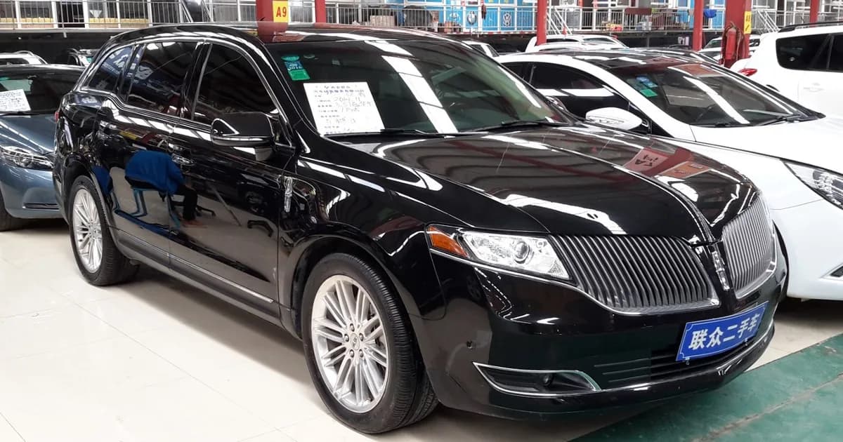 Lincoln MKT I (Restylage 2013) (2012–2016)