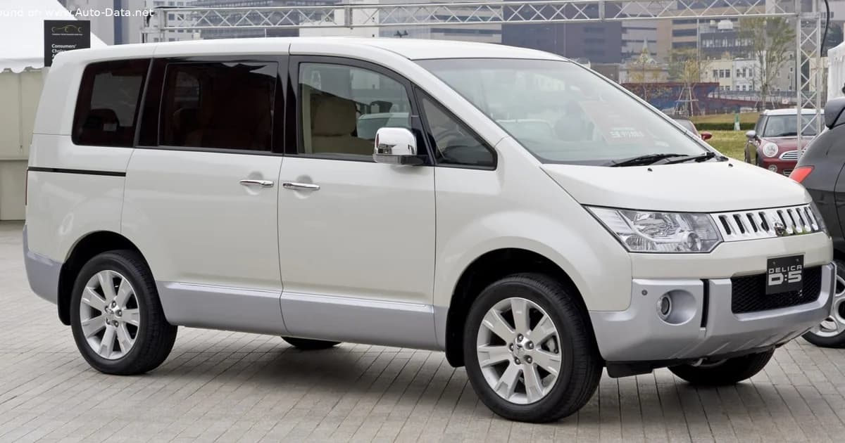 Mitsubishi Delica (D5) (2007–2018)