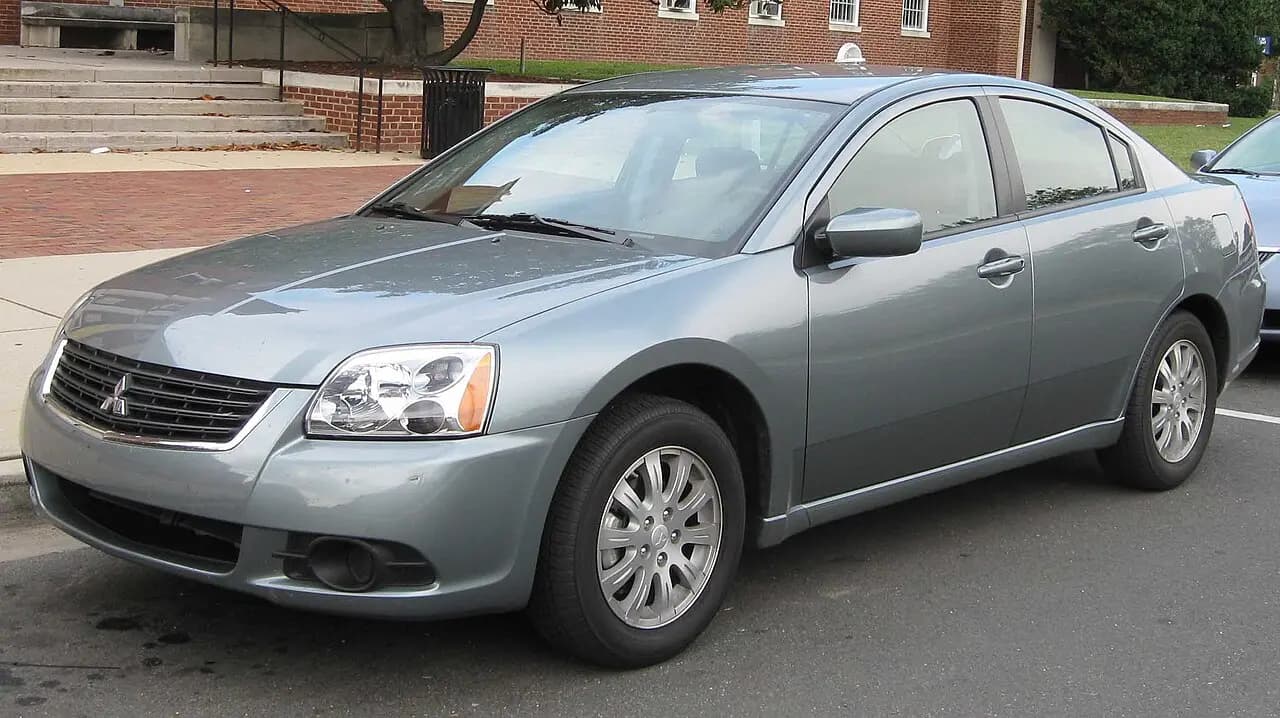 Mitsubishi Galant VIII Restyling (2001–2006)
