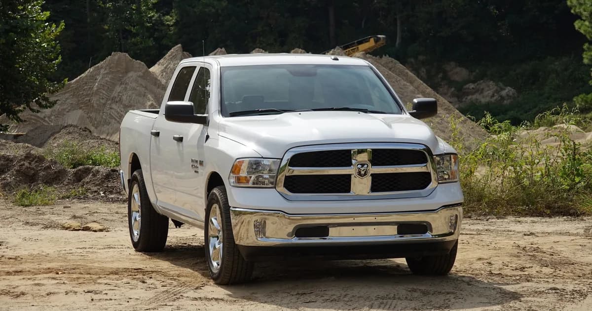 RAM 1500 Crew Cab Short (DS, Restylage 2013) (2013–2018)