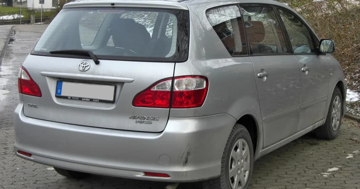 Toyota Avensis Verso (Restylage 2003) (2003–2009)