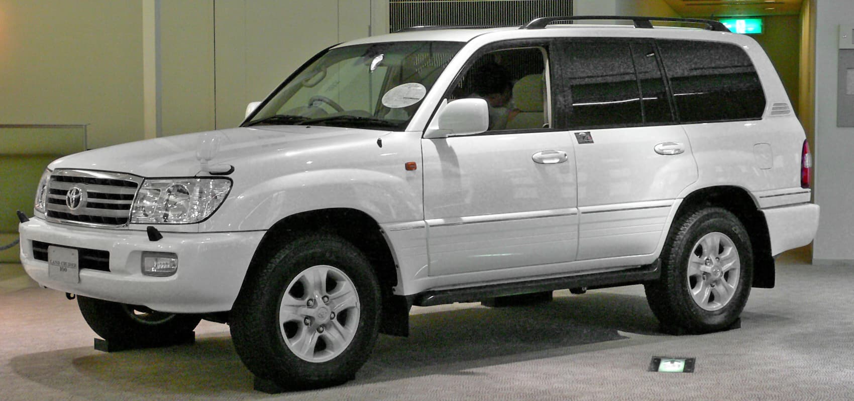 Toyota Land Cruiser J100 (1998–2002)
