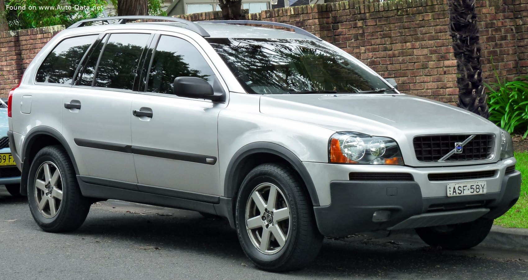 Volvo XC90 1 (2002–2006)