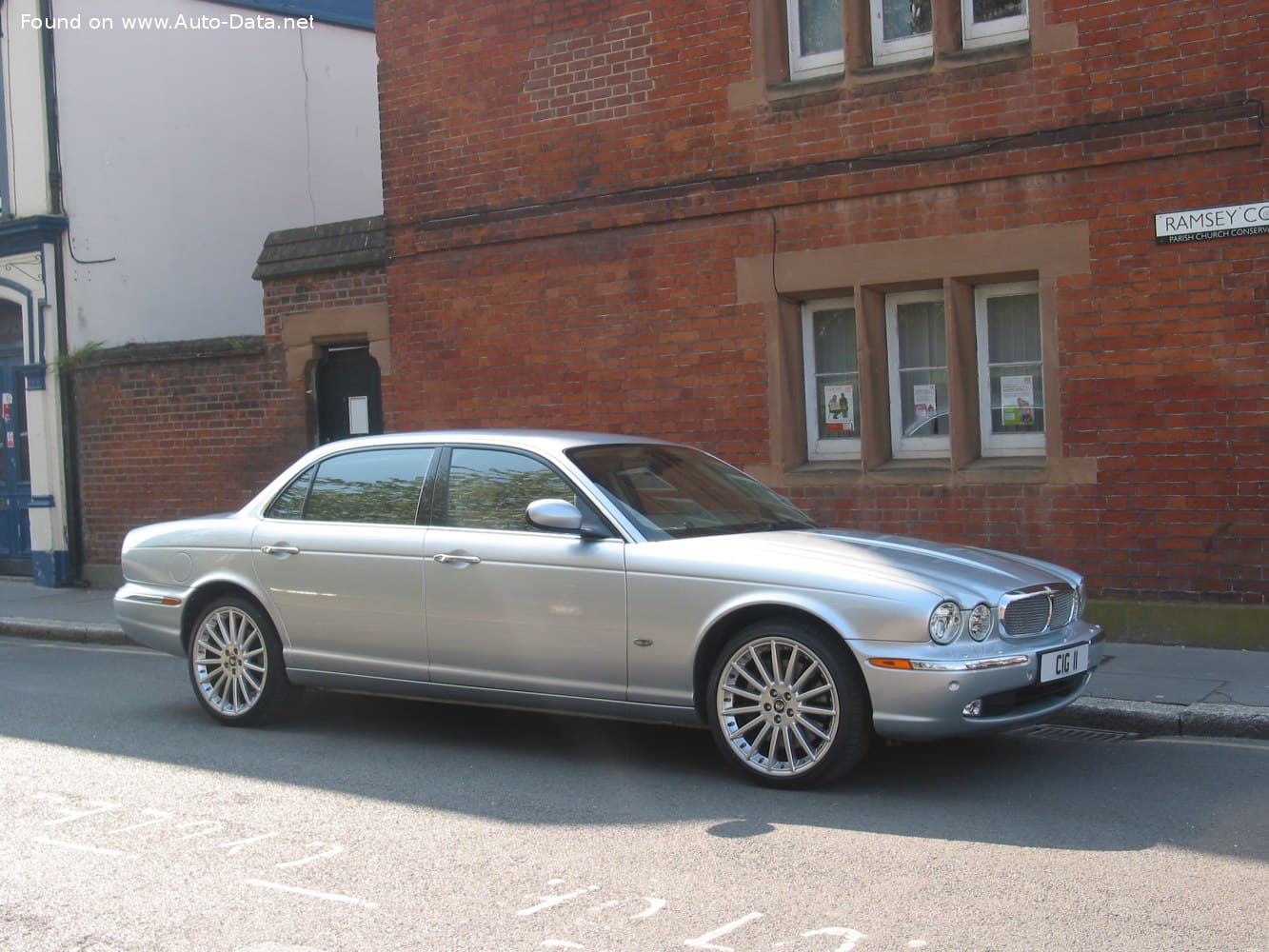 Jaguar XJ (X350) (2003–2006)