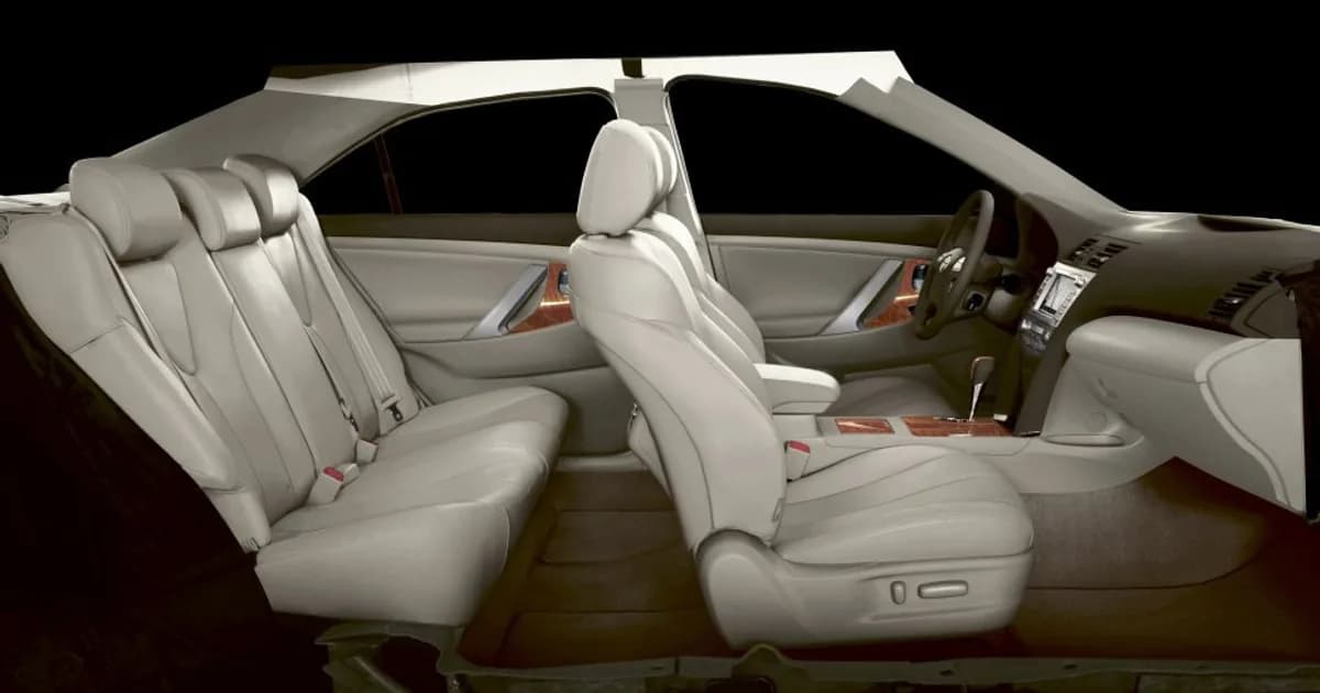 Toyota Camry VI