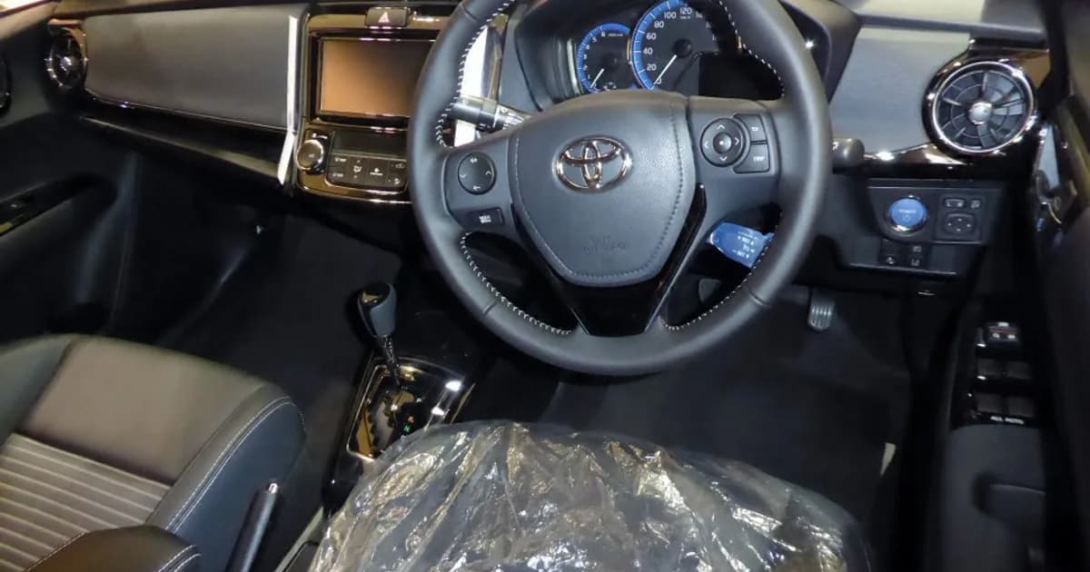 Toyota Corolla Axio XI