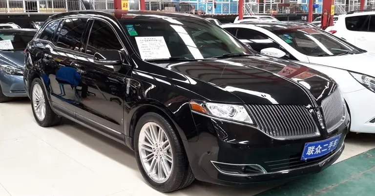 Lincoln MKT I (Restylage 2013)