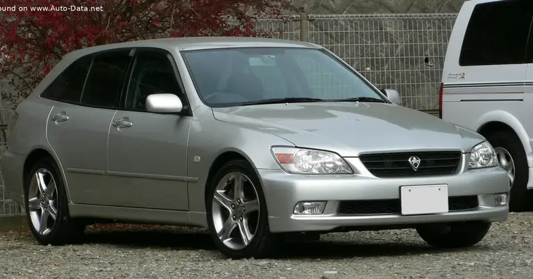 Toyota Altezza Gita (2001-2005)