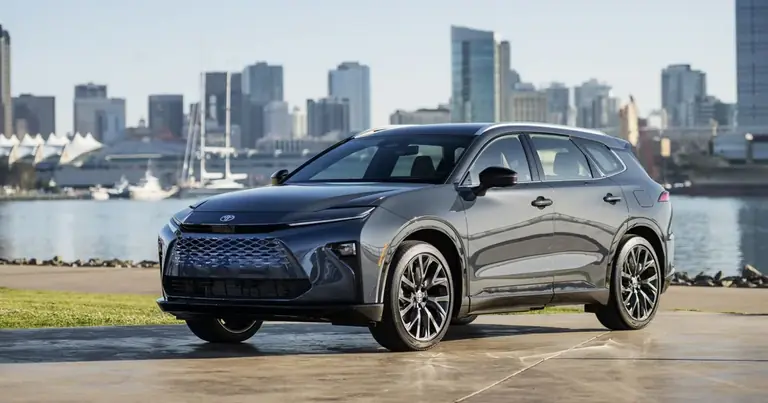 Toyota Crown XVI Signia (S238) (2024-Présent)