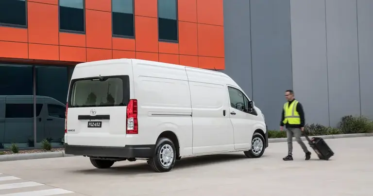 Toyota HiAce VI (H300) Panel Van L2H2 (2019-Présent)